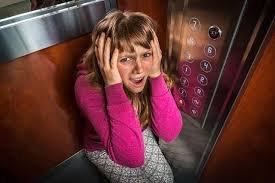 5 DẤU HIỆU CẢNH BÁO THANG MÁY CẦN BẢO TRÌ GẤP